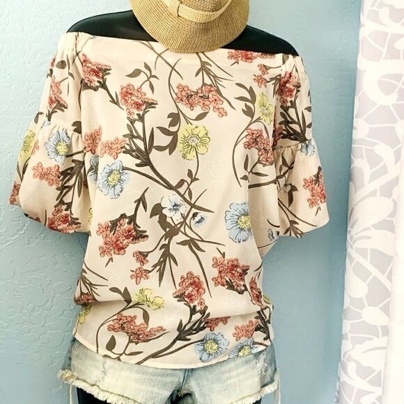 Entro Cream Multicolored Floral Off Shoulder Top Size small - Picture 2 of 12